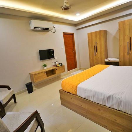 Hotel Ceasta, Beside Us Consulate Hyderabad, Gachibowli Gundipet Ngoại thất bức ảnh