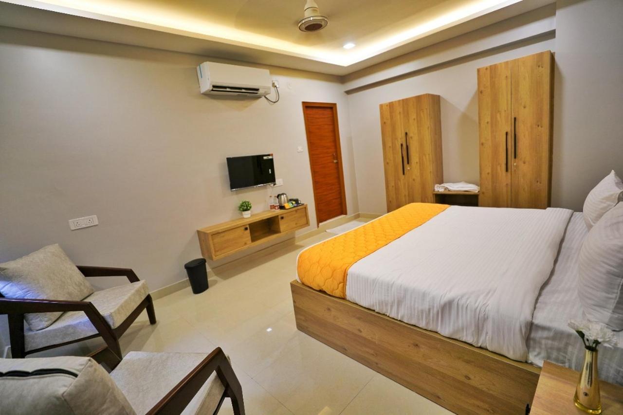Hotel Ceasta, Beside Us Consulate Hyderabad, Gachibowli Gundipet Ngoại thất bức ảnh