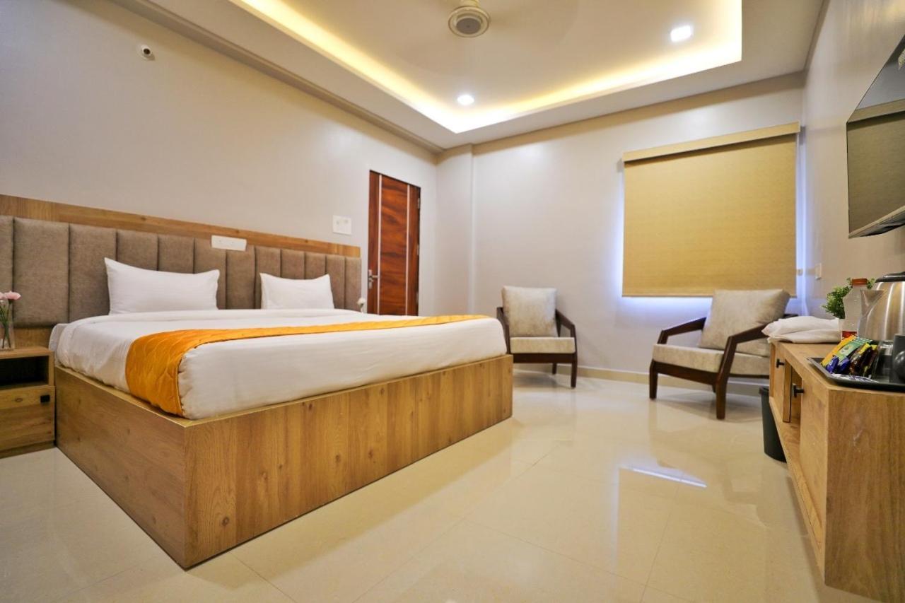 Hotel Ceasta, Beside Us Consulate Hyderabad, Gachibowli Gundipet Ngoại thất bức ảnh