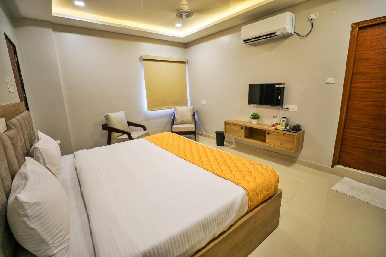 Hotel Ceasta, Beside Us Consulate Hyderabad, Gachibowli Gundipet Ngoại thất bức ảnh