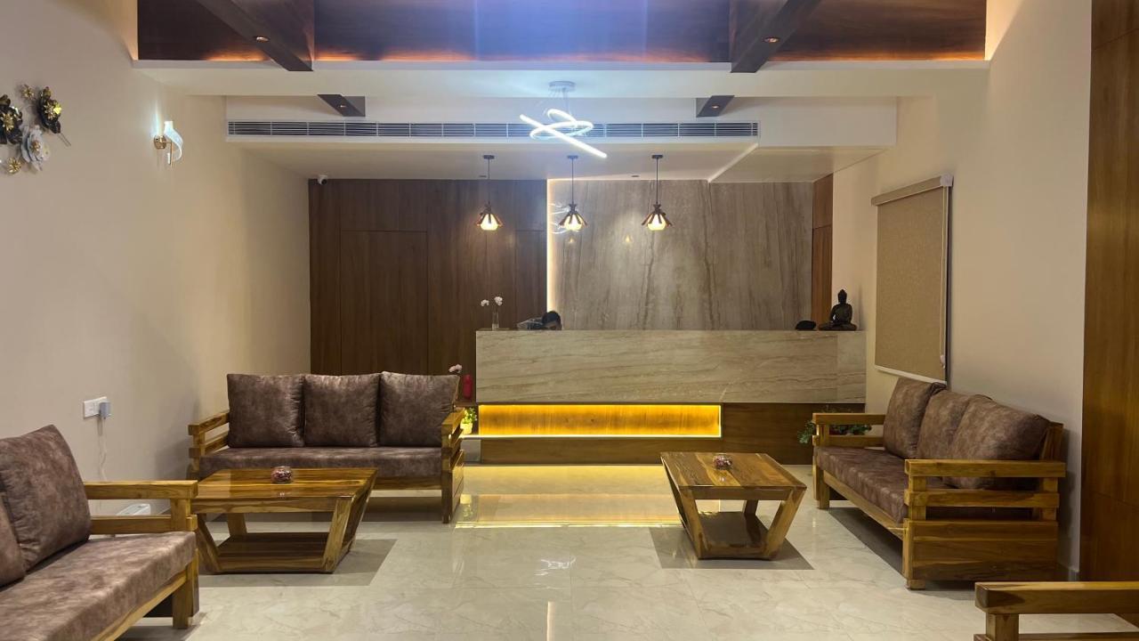 Hotel Ceasta, Beside Us Consulate Hyderabad, Gachibowli Gundipet Ngoại thất bức ảnh