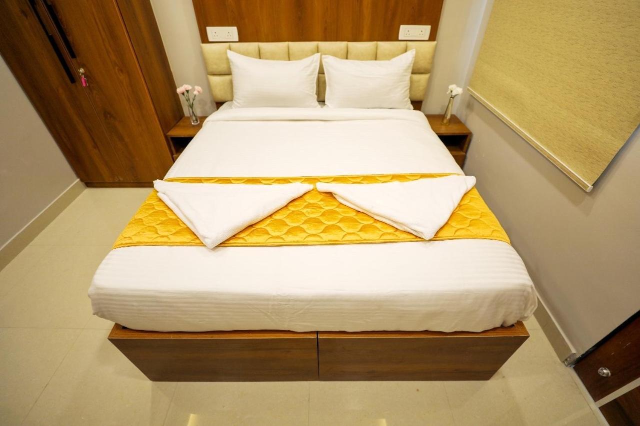 Hotel Ceasta, Beside Us Consulate Hyderabad, Gachibowli Gundipet Ngoại thất bức ảnh