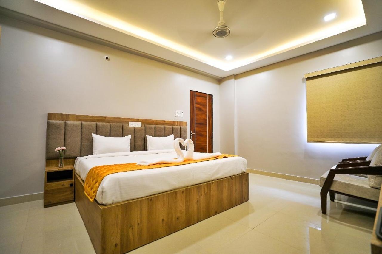 Hotel Ceasta, Beside Us Consulate Hyderabad, Gachibowli Gundipet Ngoại thất bức ảnh