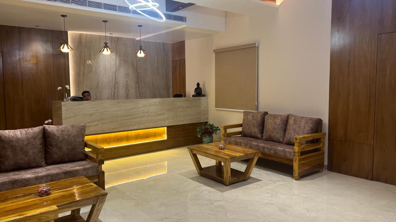 Hotel Ceasta, Beside Us Consulate Hyderabad, Gachibowli Gundipet Ngoại thất bức ảnh