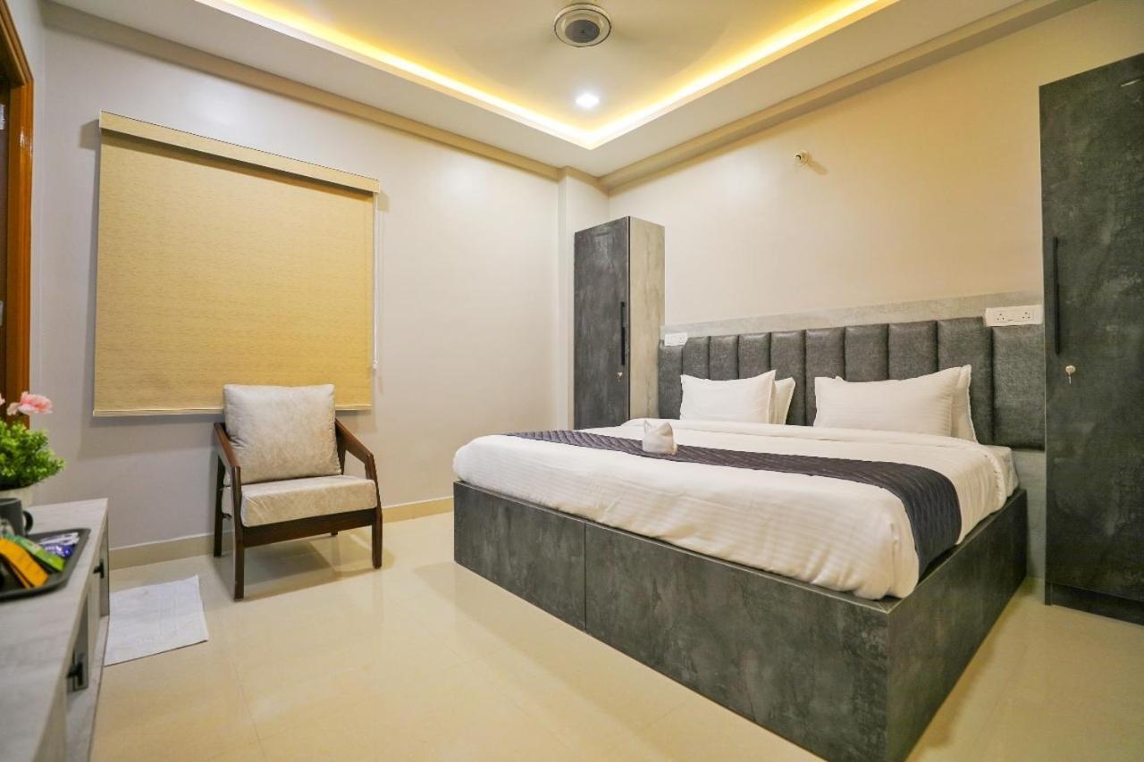 Hotel Ceasta, Beside Us Consulate Hyderabad, Gachibowli Gundipet Ngoại thất bức ảnh